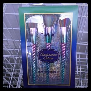 Cala Enchanted Glam brush kit set